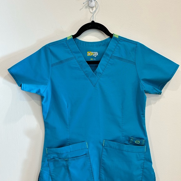 Two sets of Women’s Scrubs in Gray and Pink. Extra women’s scrub top included! - Picture 10 of 12
